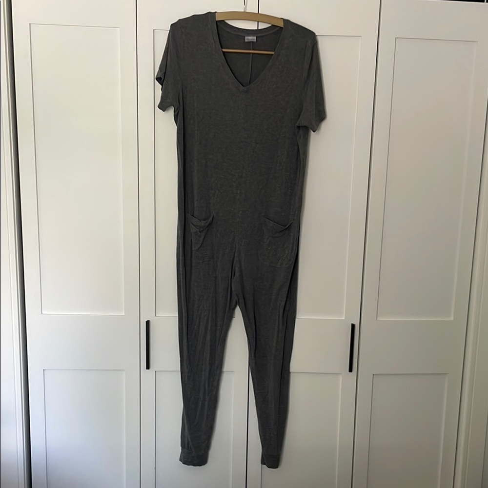 Chic Gray V-Neck Jumpsuit with Pockets